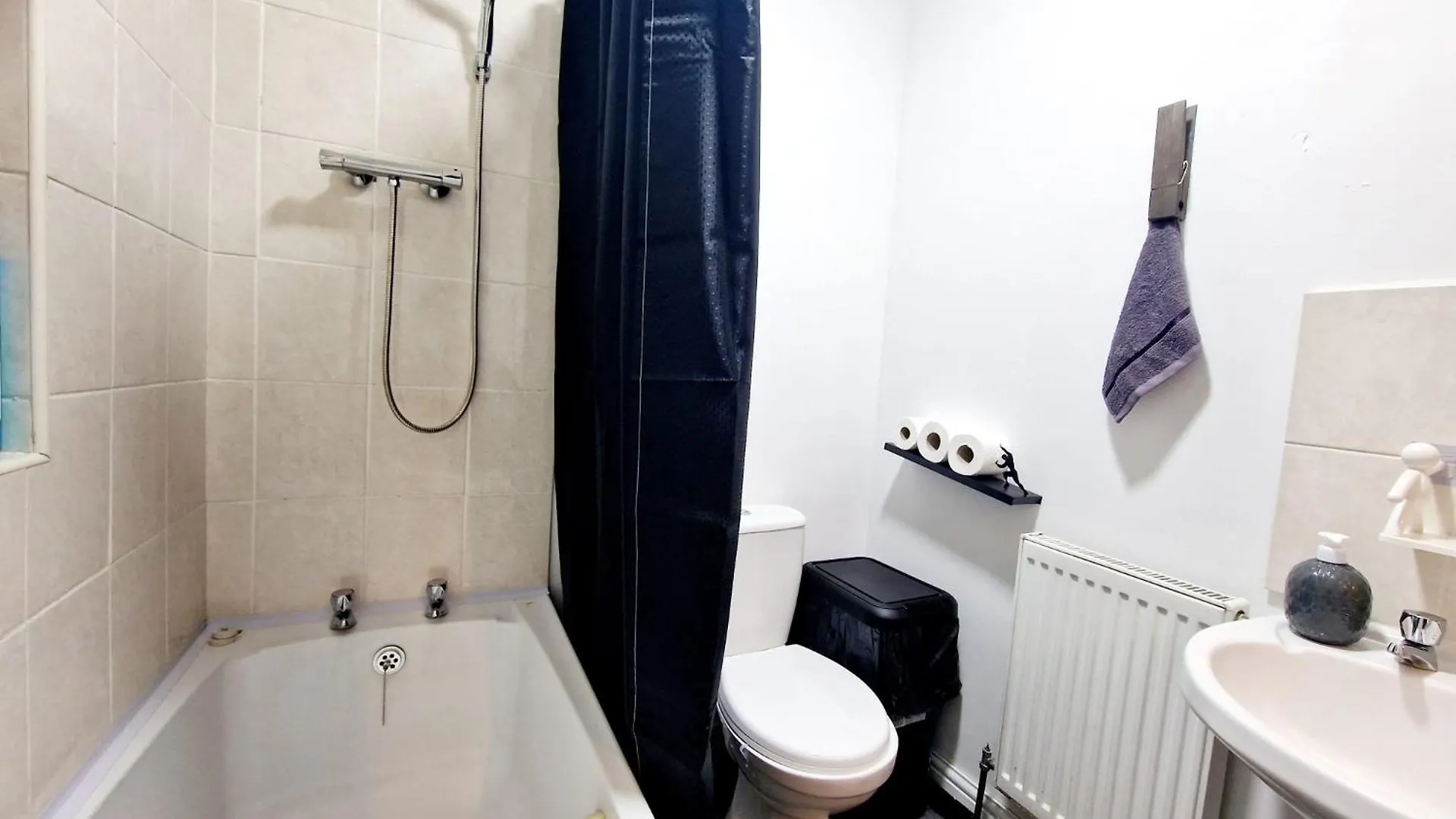 Small Room With Private Bathroom Kingston upon Hull