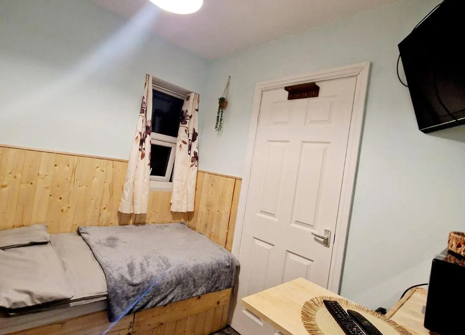 Privatunterkunft Small Room With Private Bathroom Kingston upon Hull