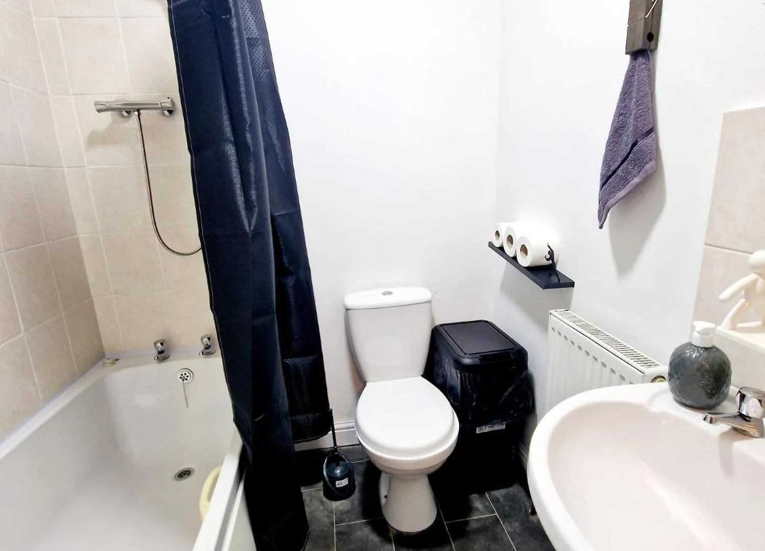 Small Room With Private Bathroom Kingston upon Hull 0*,